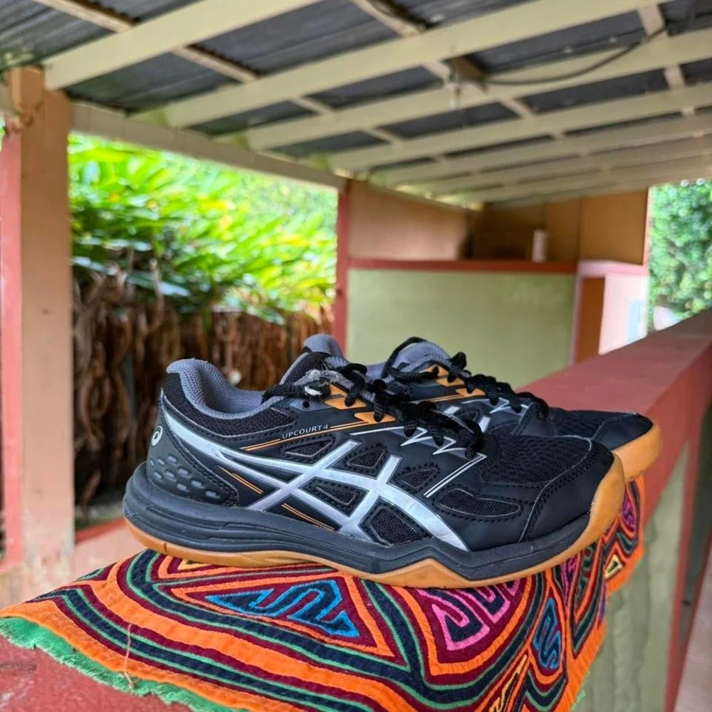 Asics Upcourt 4 Volleyball Sneakers Womens Size 4 Shoes Black Gum 1074A027